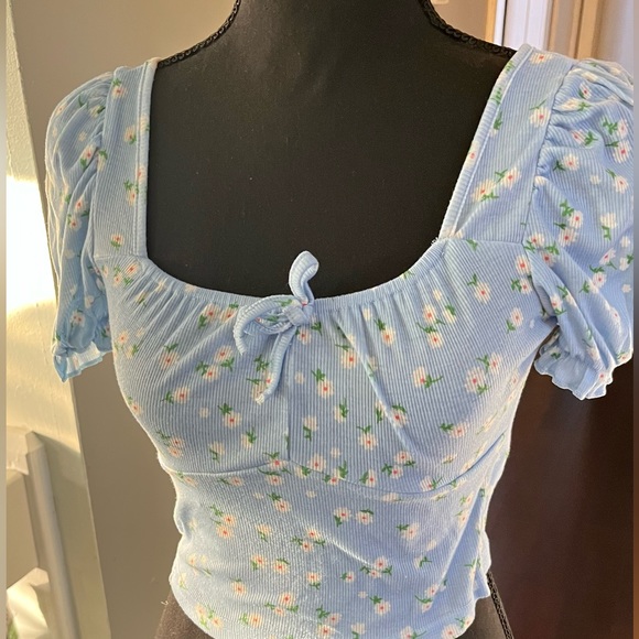 crop top - Picture 3 of 3